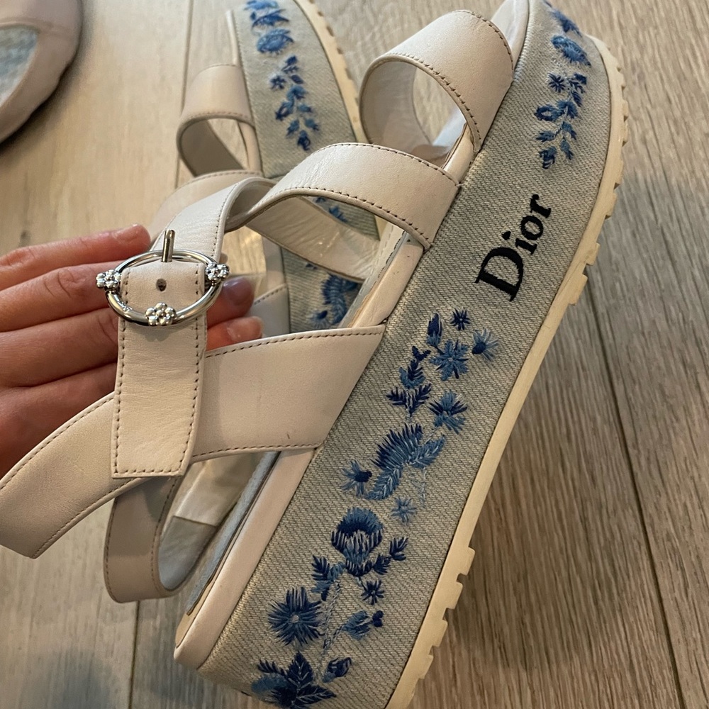 Vintage pre-owned Dior white prairie sandals with embroidered denim platform